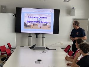 Mehr über den Artikel erfahren Besuch der Integrierten Leitstelle Bayerischer Untermain