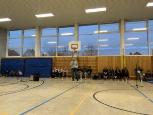 Mehr über den Artikel erfahren Schülervollversammlung an der Edith-Stein-Schule: Wichtige Themen und Ansprechpersonen vorgestellt