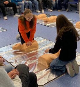 Mehr über den Artikel erfahren Erste-Hilfe-Schulungen an der Schule