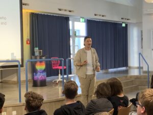 Mehr über den Artikel erfahren Malte Anders zu Gast an der ESS