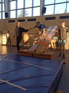 Mehr über den Artikel erfahren Sportspaß statt Schulbank: Winterolympiade an der ESS