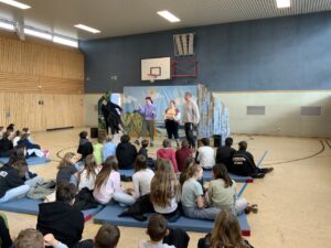 Mehr über den Artikel erfahren White Horse Theatre bringt englisches Piratenabenteuer an die Edith-Stein-Schule