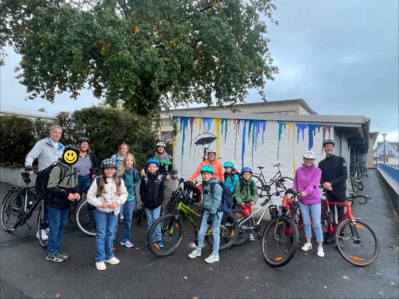 Du betrachtest gerade Mit Rückenwind und guter Laune – unsere Fahrradsternfahrt trotzt dem Herbstnebel